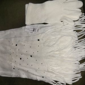 White scarf with gloves